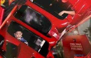 臺灣兩歲幼童曹祐華挑戰雲霄飛車創世界紀錄